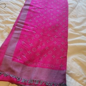 Luis Vuitton pashmina